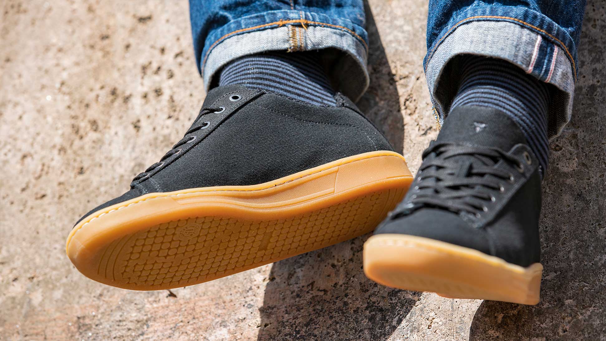 Plastic-Free Black Vegan Trainers | WAES-store