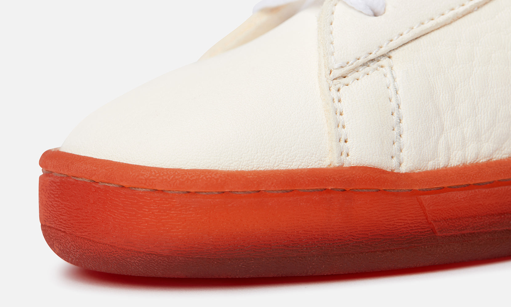 WAES WHITE COMPOSTABLE ORGANIC TANNED METAL FREE LEATHER WITH RED NATURAL GUM SOLE  